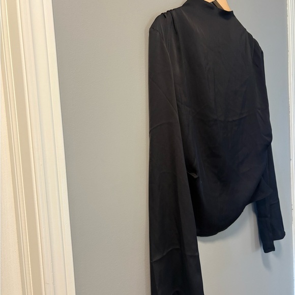 H&M Classic Black Long Sleeved Shirt in Size Small - Picture 2 of 11